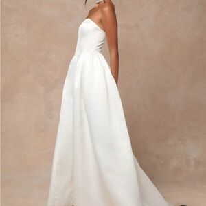Lulu's Classic White Strapless Gown
